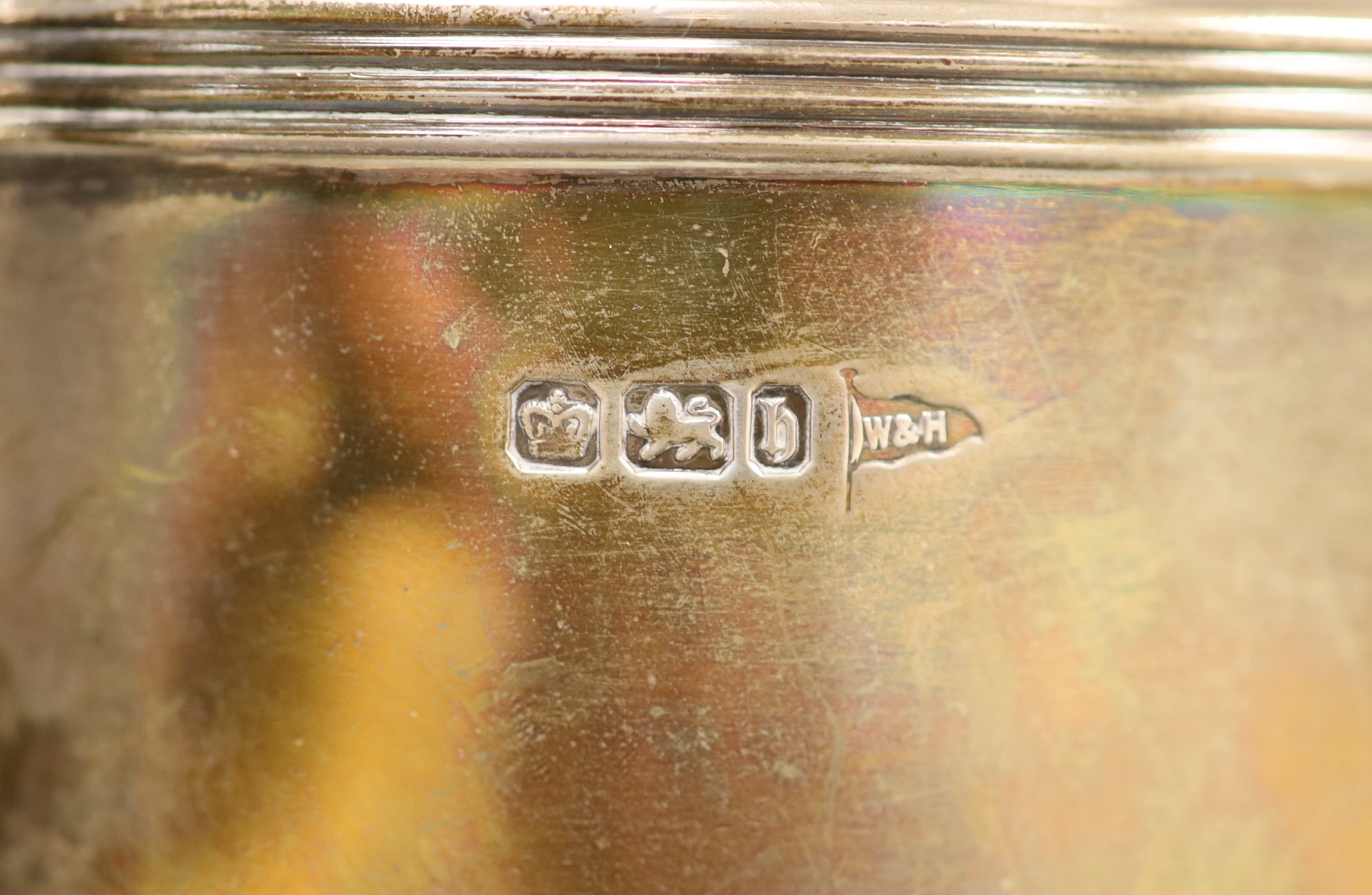 A circular silver teapot on three feet, Sheffield 1900, gross 16.5oz